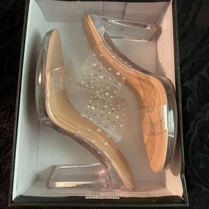 Clear diamond heels !!